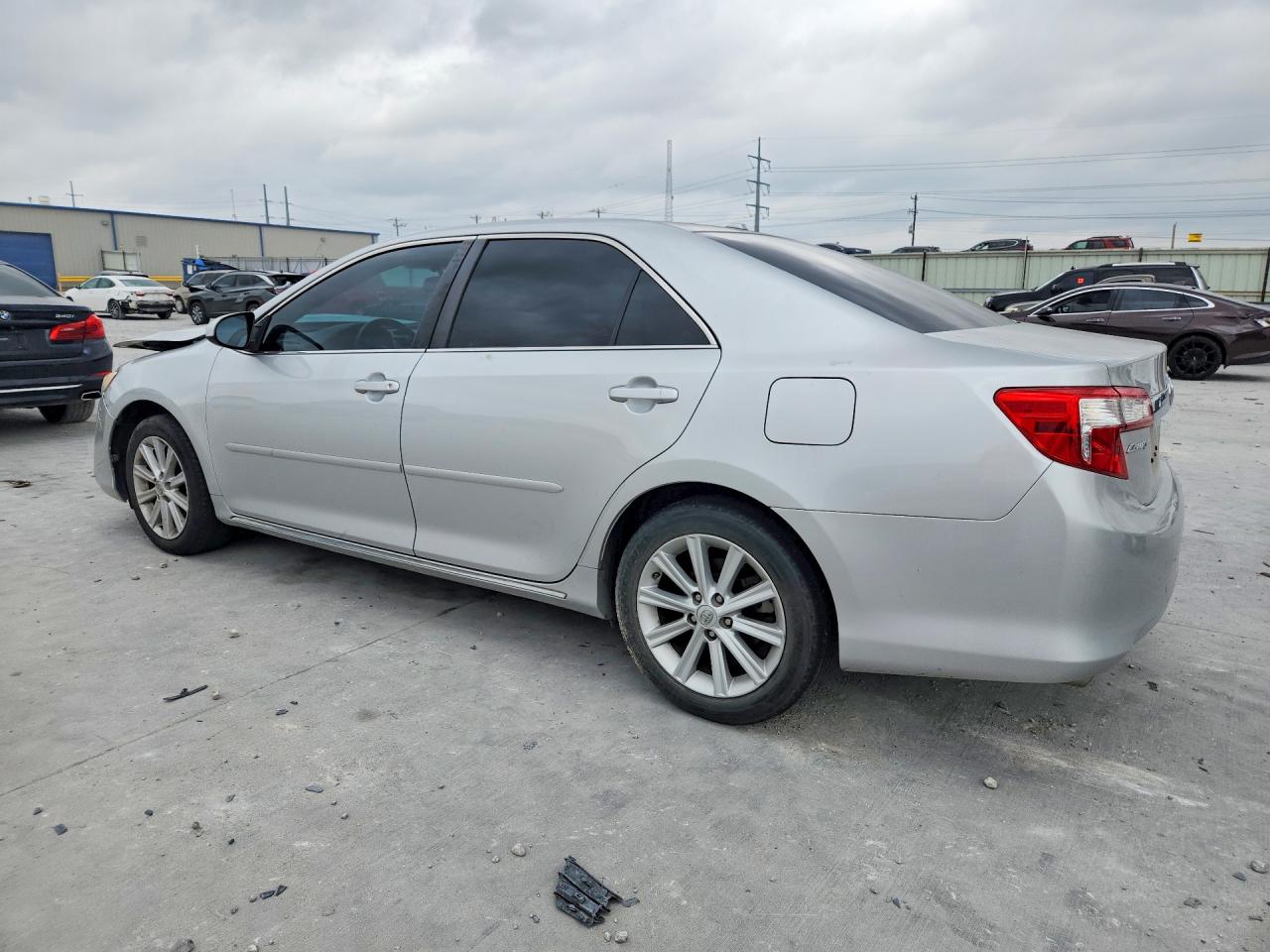 2014 TOYOTA CAMRY XLE V6 photo 2