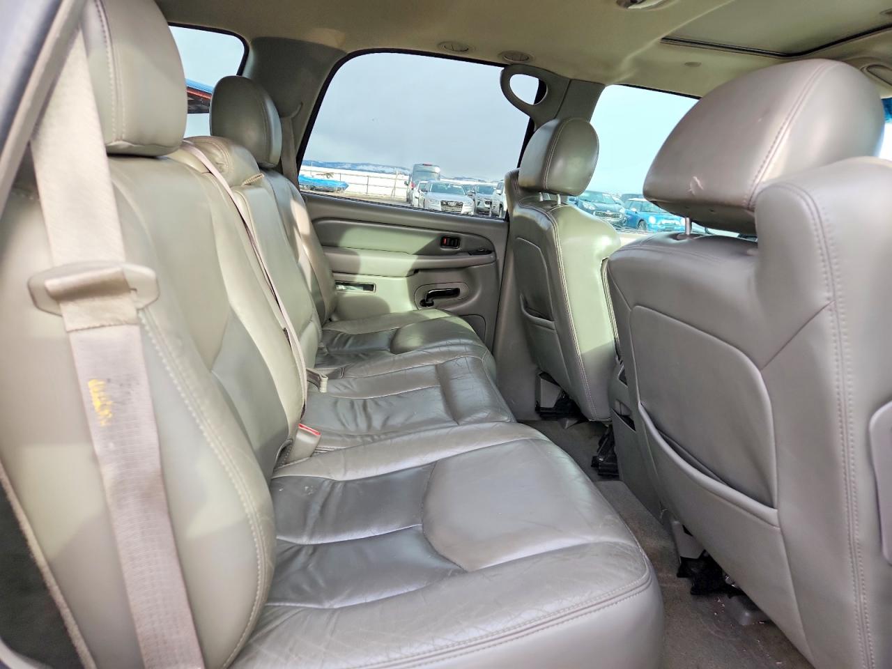 2004 GMC YUKON DENALI photo 11
