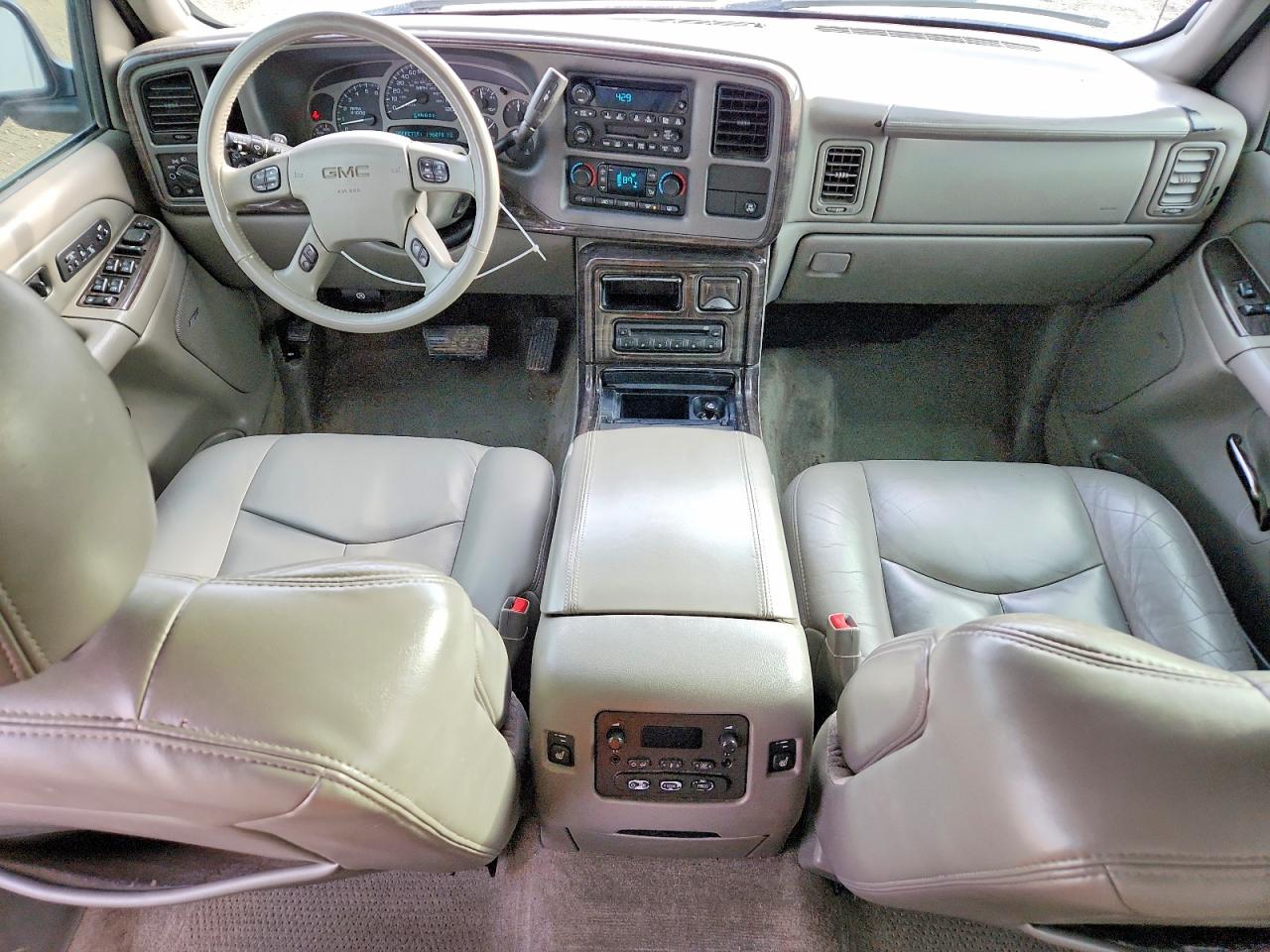 2004 GMC YUKON DENALI photo 8