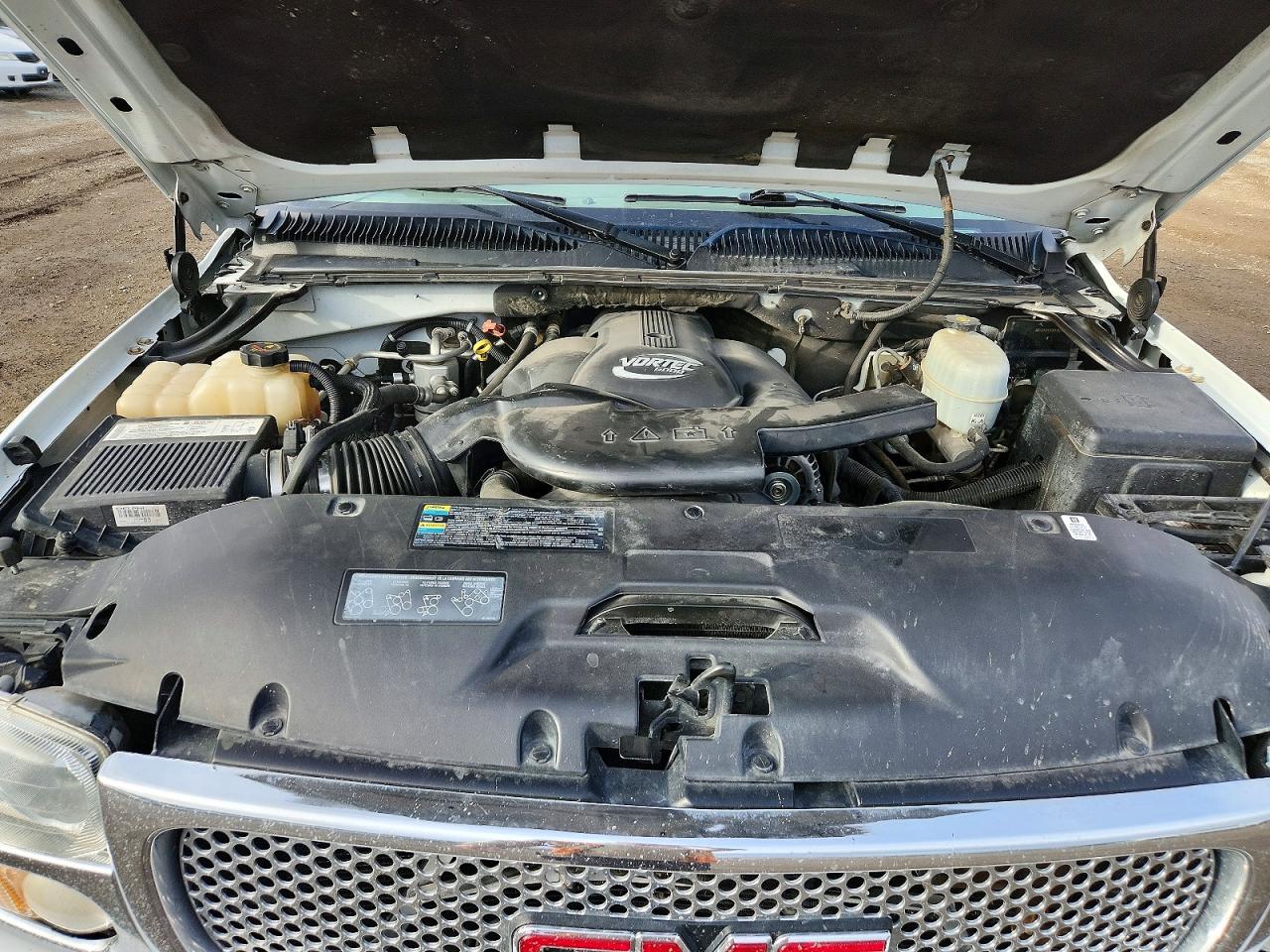 2004 GMC YUKON DENALI photo 12