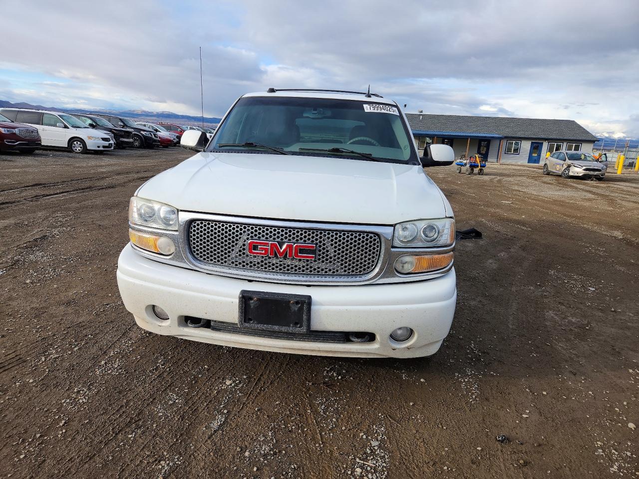 2004 GMC YUKON DENALI photo 5