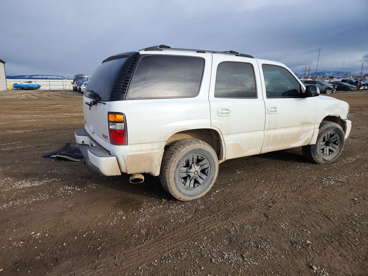 2004 GMC YUKON DENALI photo 3