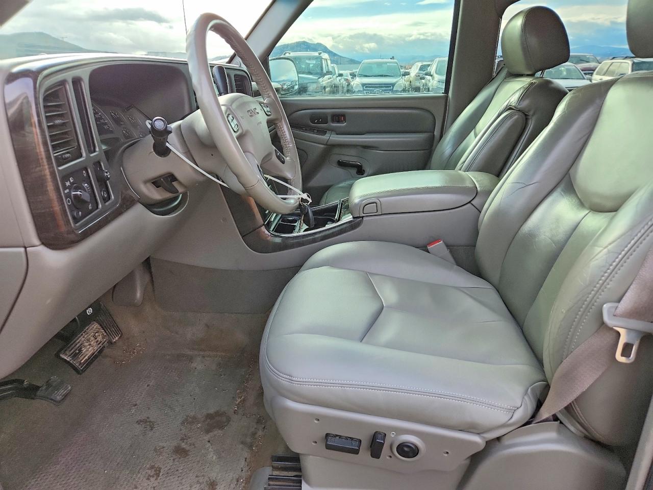 2004 GMC YUKON DENALI photo 7