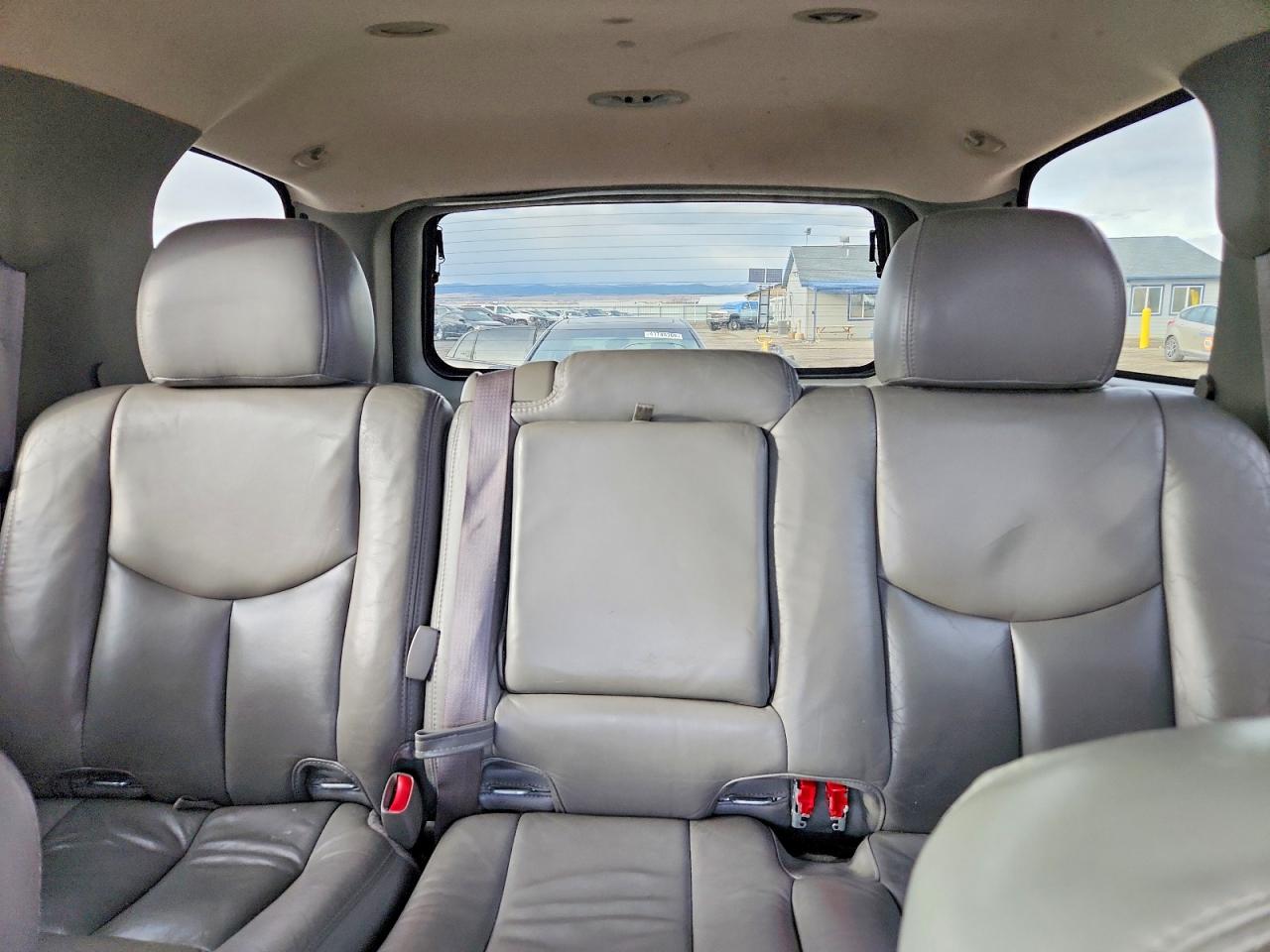 2004 GMC YUKON DENALI photo 10
