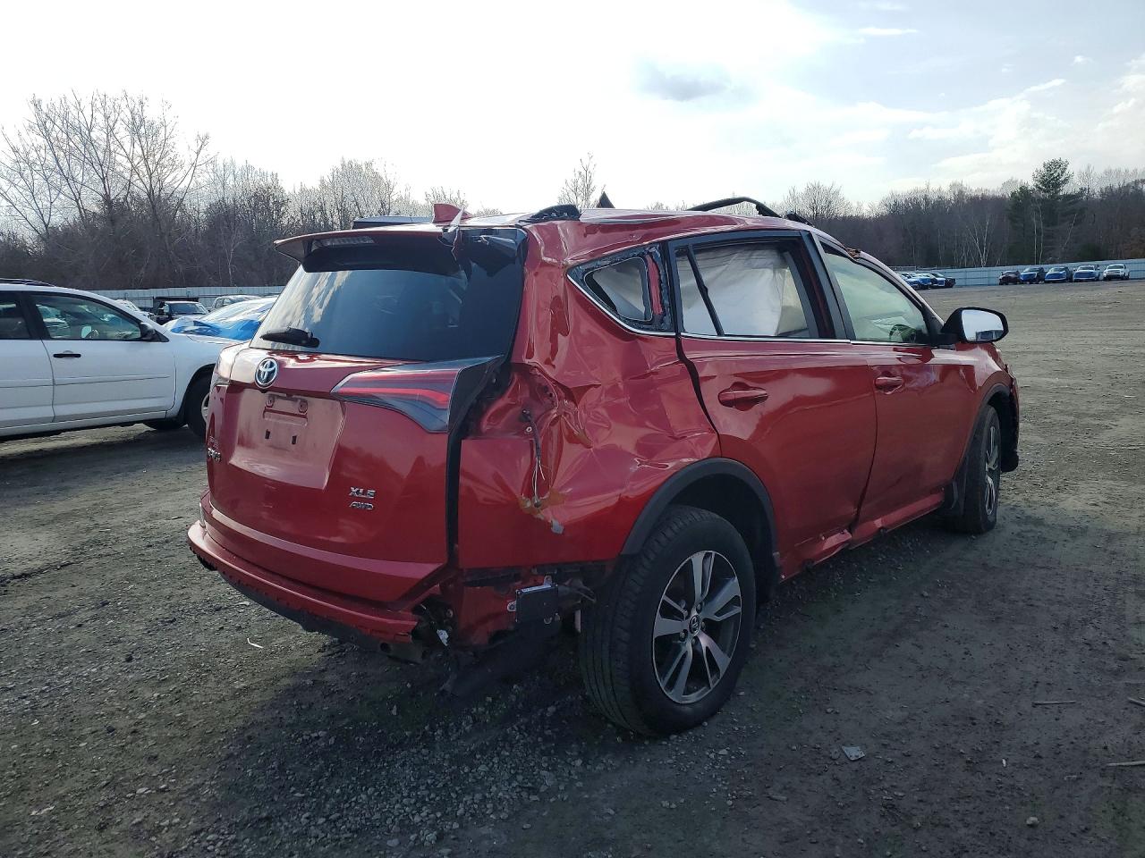 2017 TOYOTA RAV4 XLE photo 5