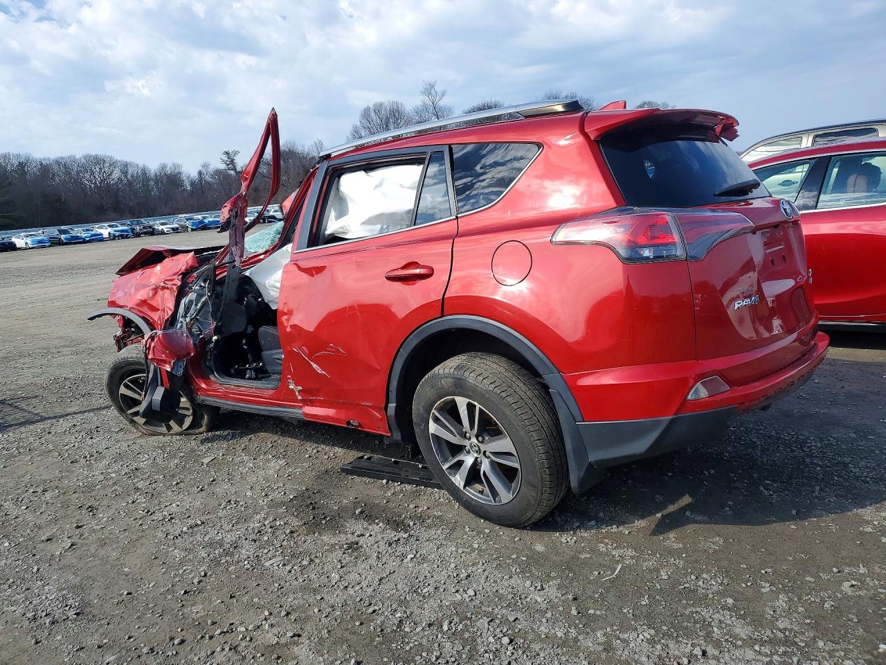 2017 TOYOTA RAV4 XLE photo 3