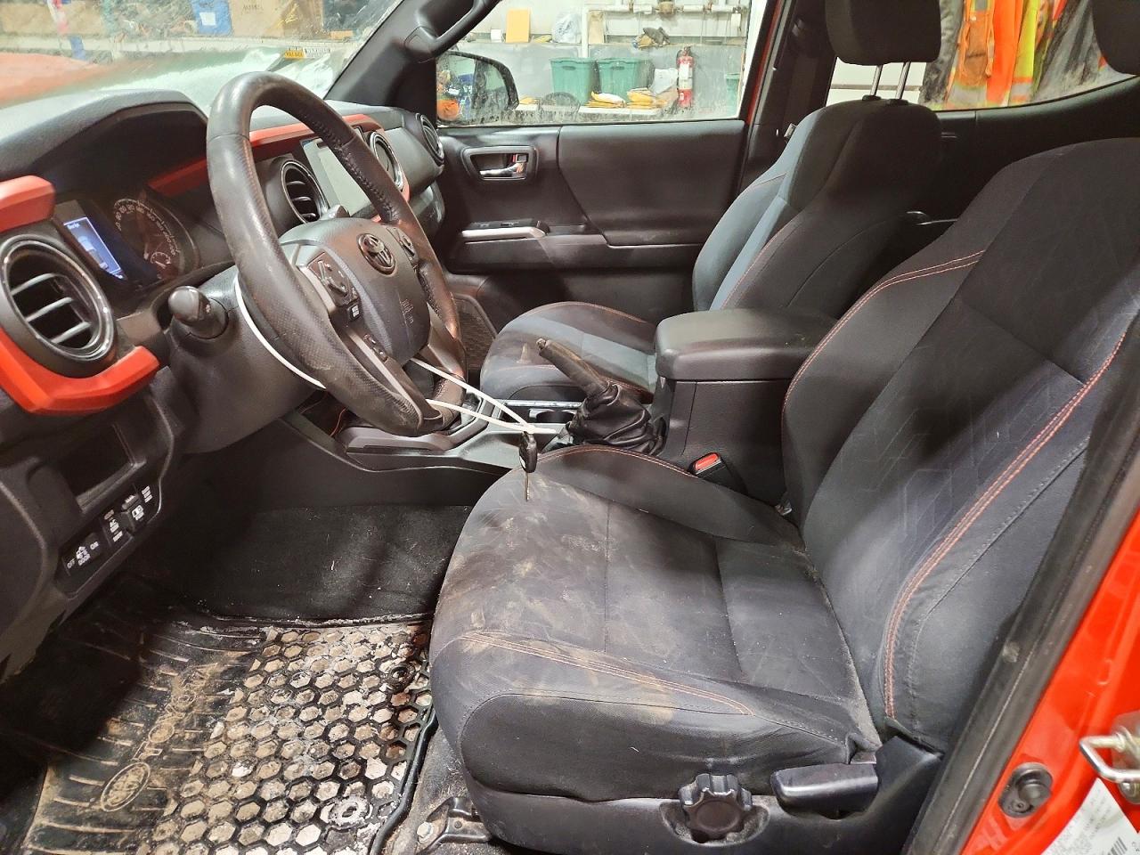 2017 TOYOTA TACOMA photo 19