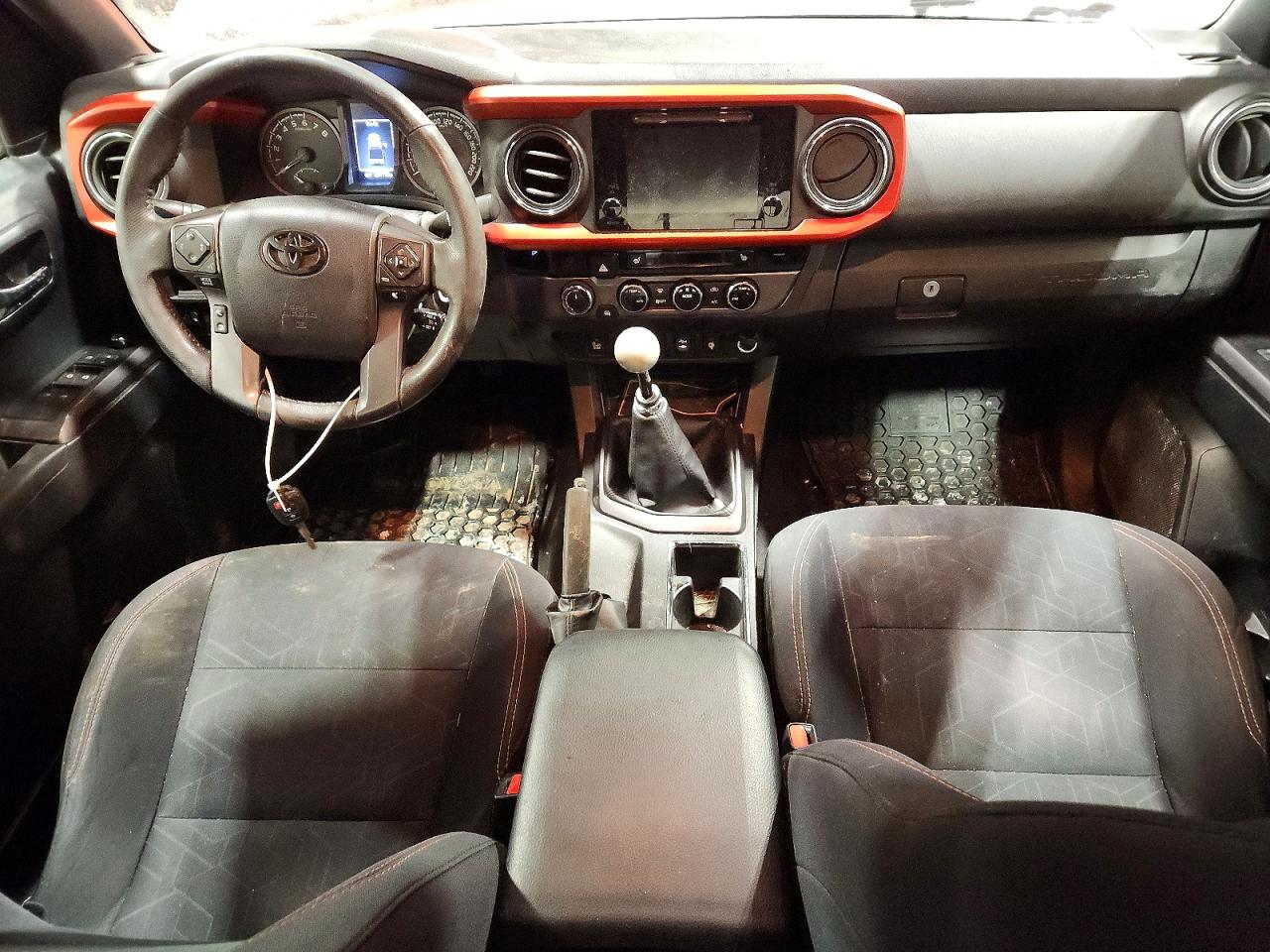 2017 TOYOTA TACOMA photo 22