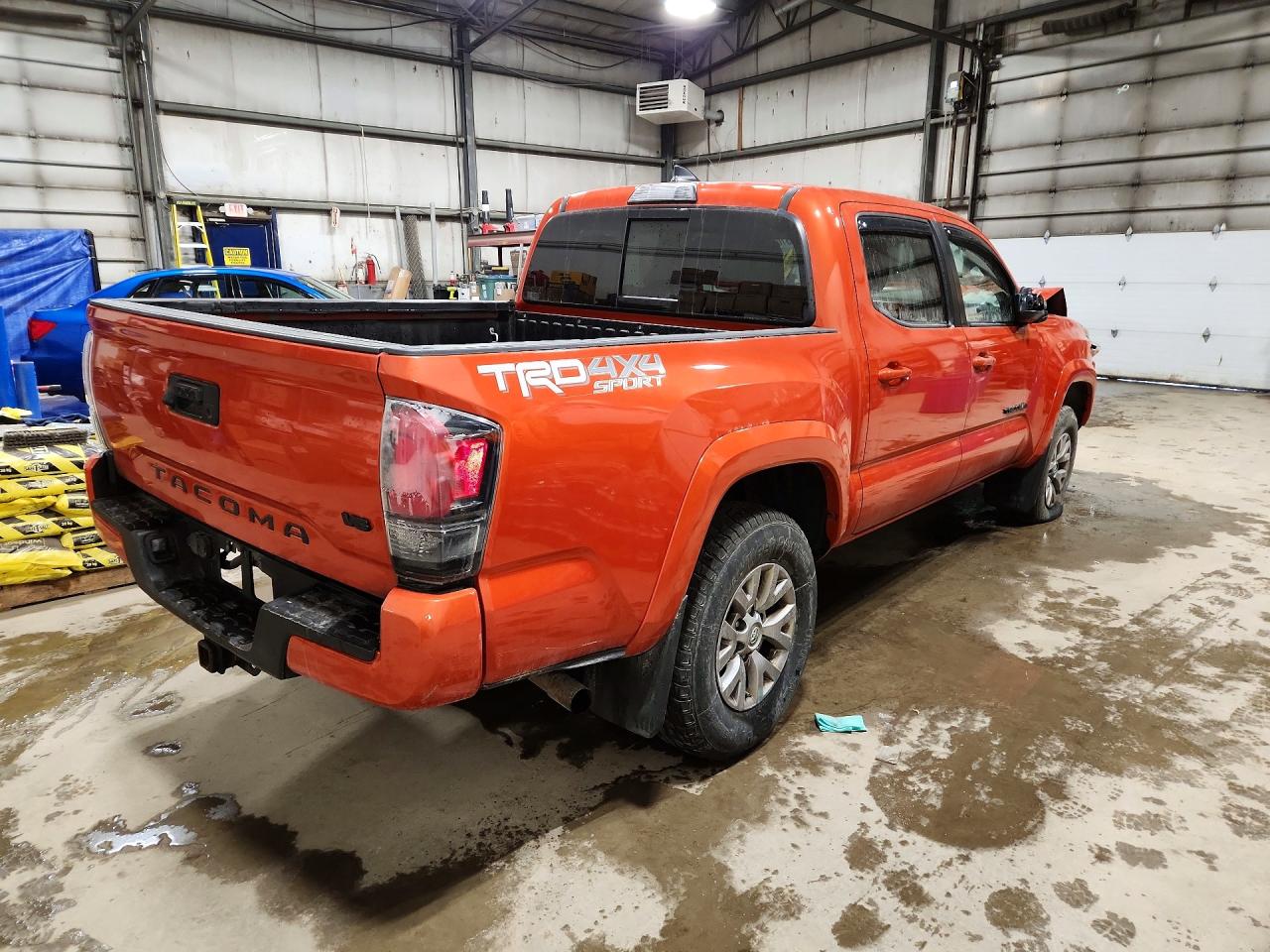 2017 TOYOTA TACOMA photo 7