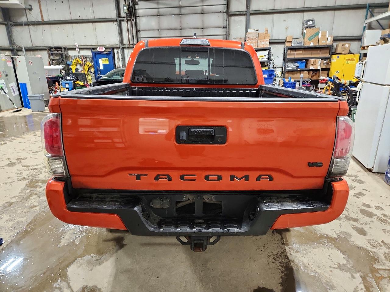 2017 TOYOTA TACOMA photo 16