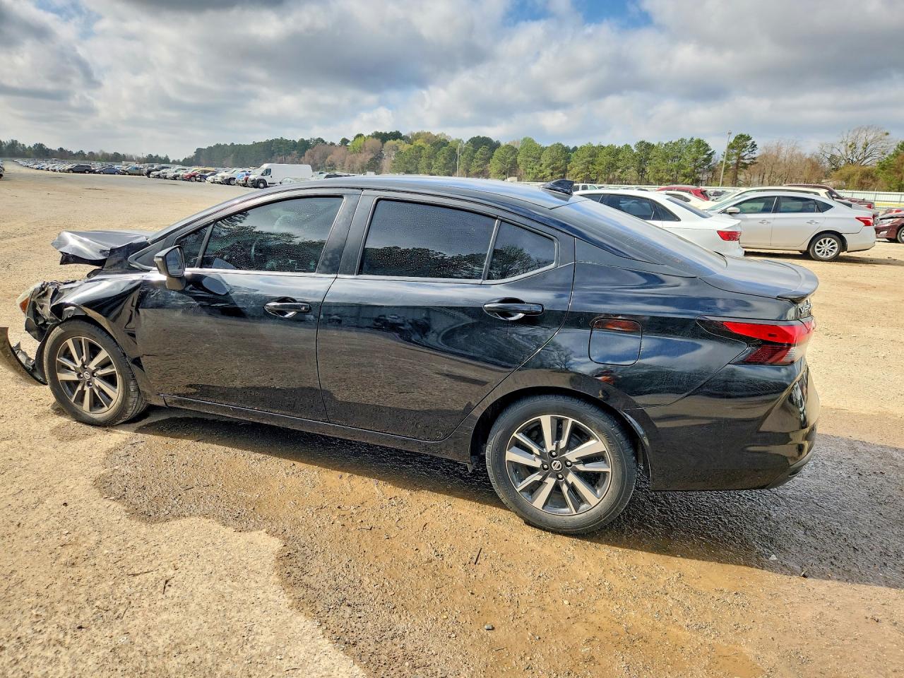 2021 NISSAN VERSA SV photo 3