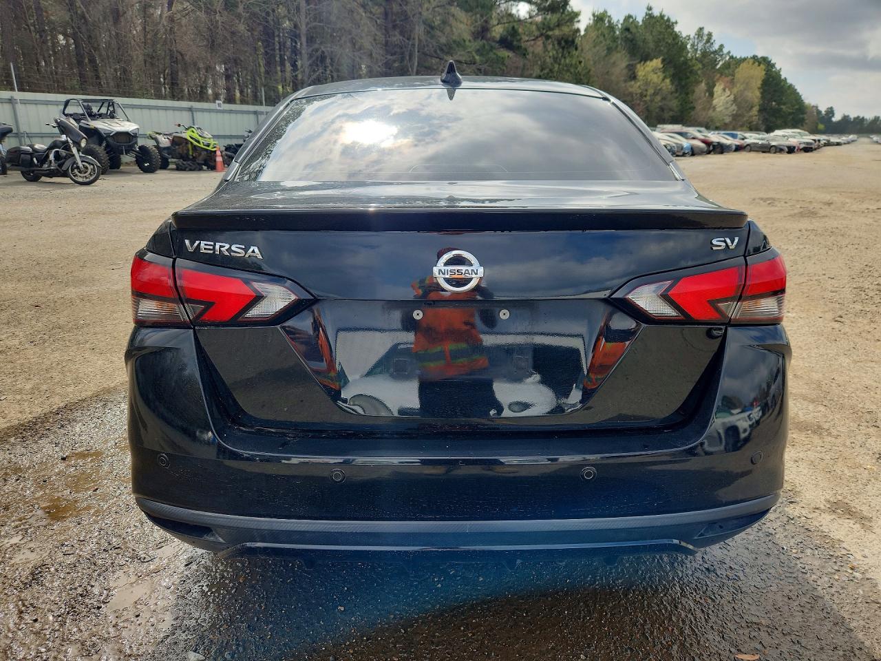 2021 NISSAN VERSA SV photo 11