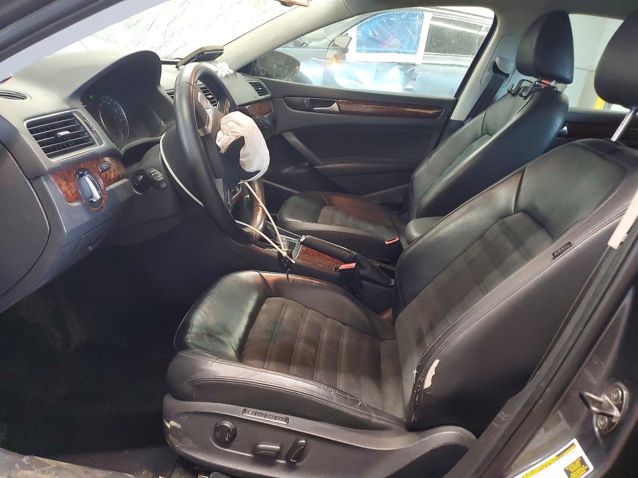 2012 VOLKSWAGEN PASSAT SEL photo 19