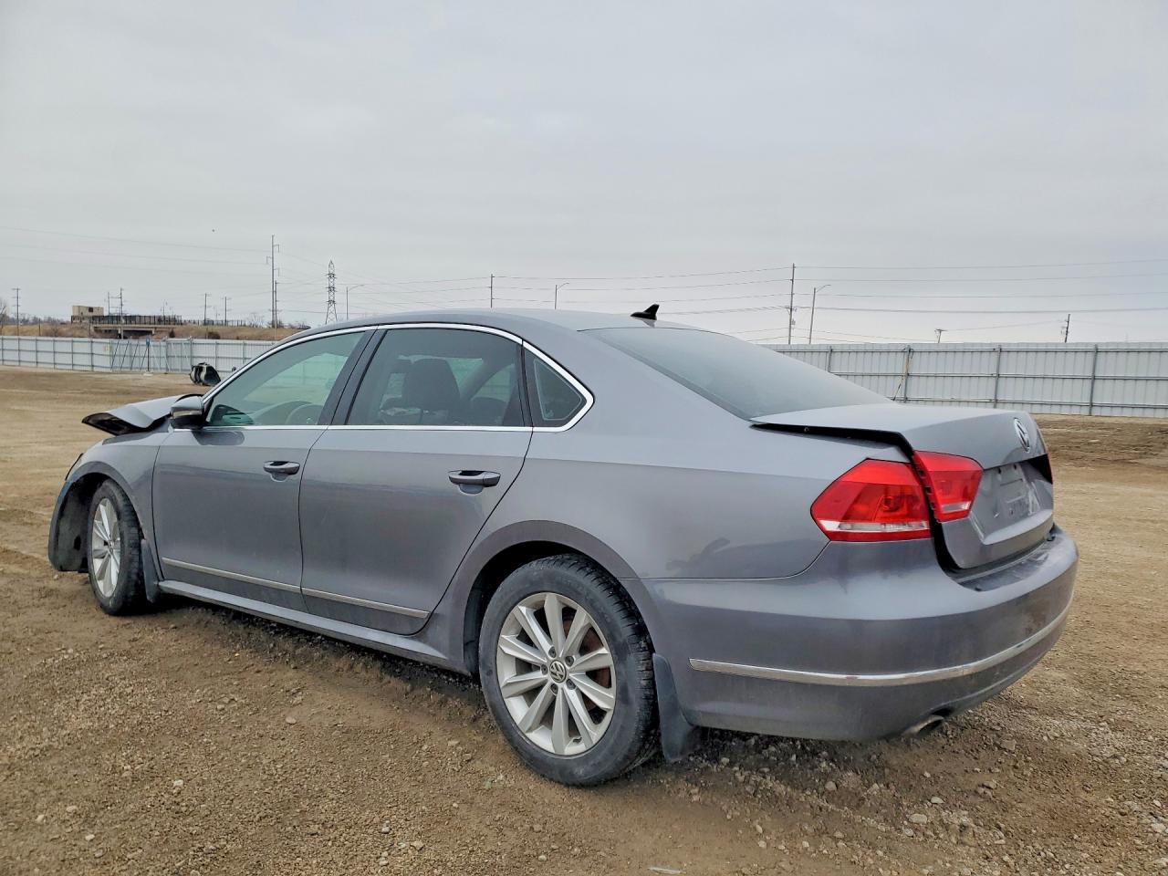 2012 VOLKSWAGEN PASSAT SEL photo 4