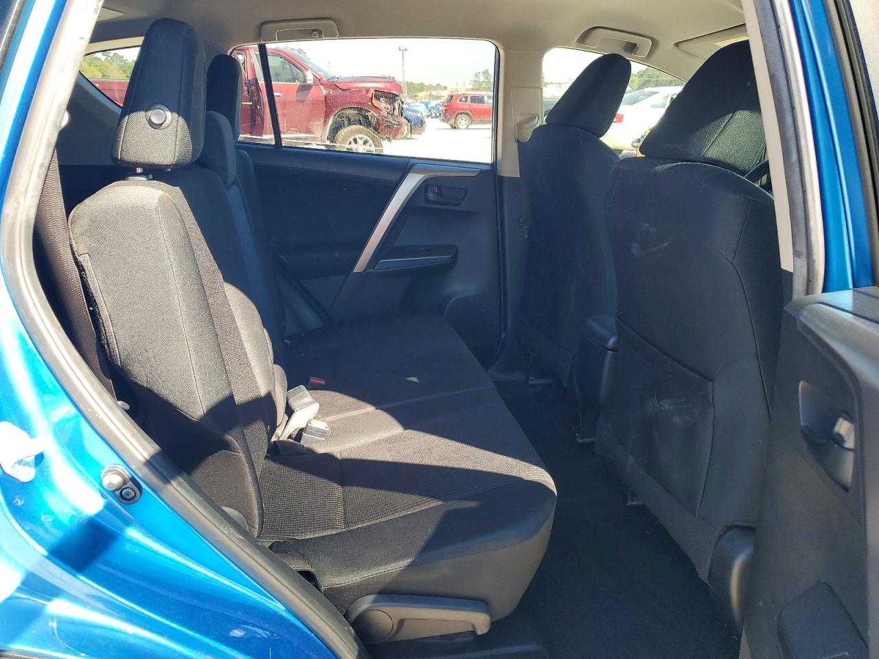 2018 TOYOTA RAV4 LE photo 21