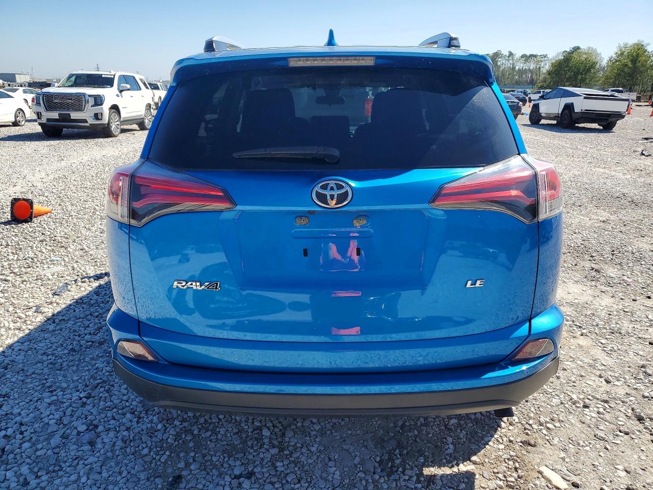 2018 TOYOTA RAV4 LE photo 11