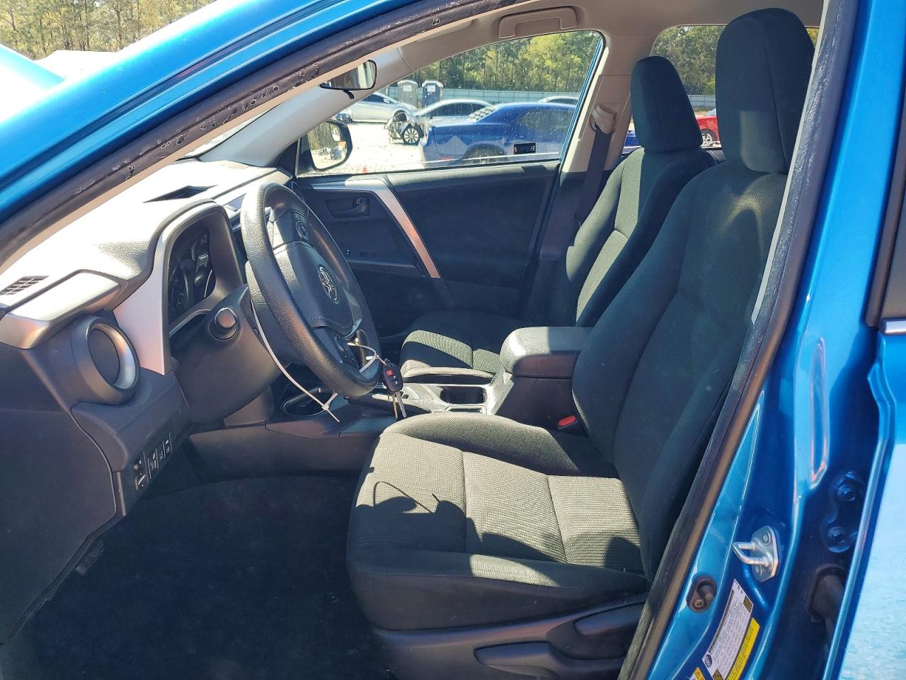 2018 TOYOTA RAV4 LE photo 13