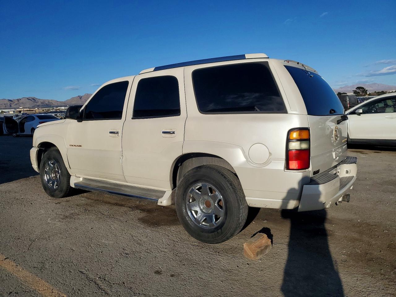 2005 CADILLAC ESCALADE LUXURY photo 2