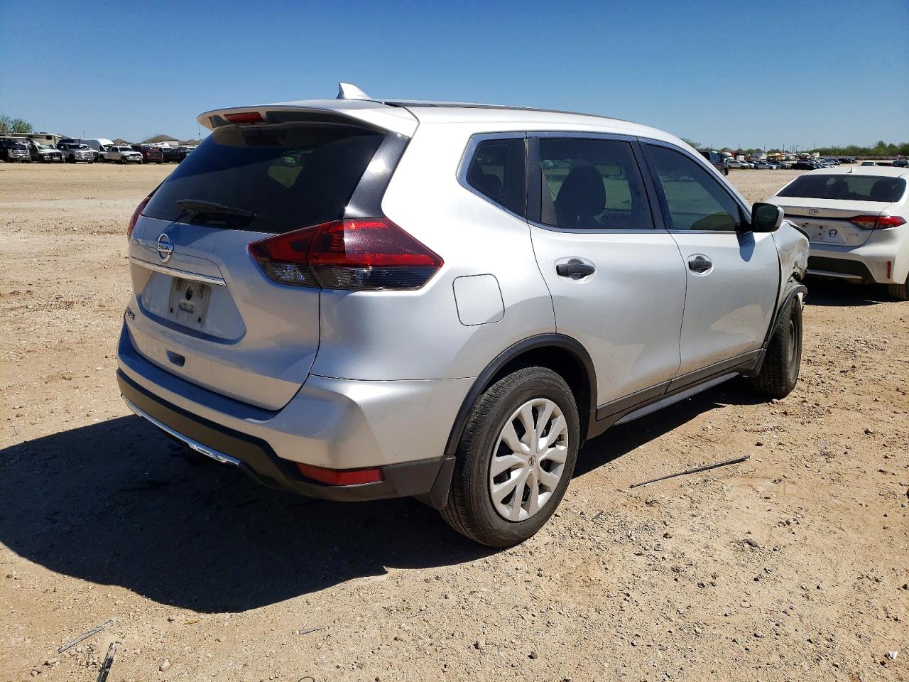 2018 NISSAN ROGUE S photo 5