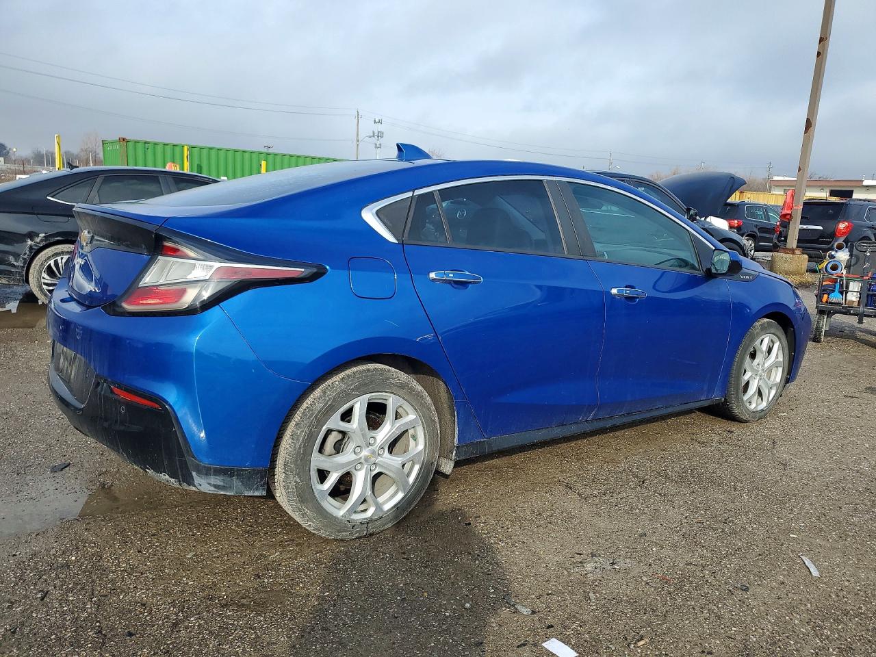 2017 CHEVROLET VOLT PREMIER photo 3