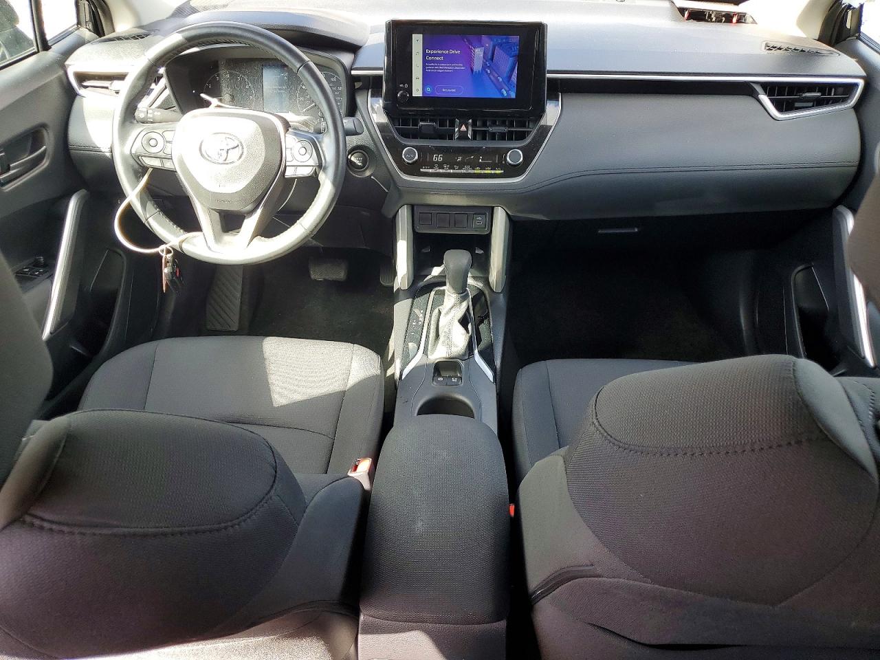 2024 TOYOTA COROLLA CROSS LE photo 15