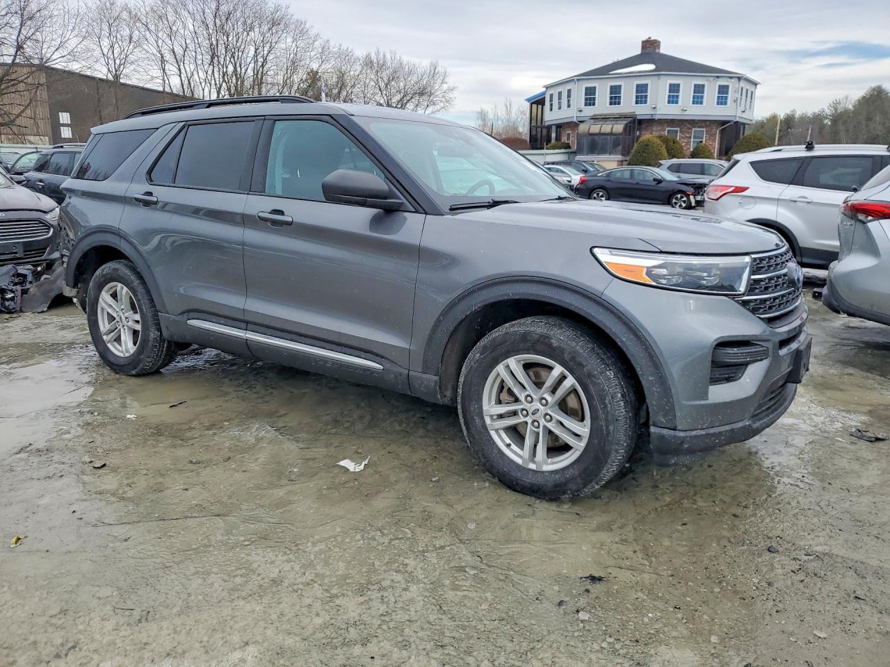 2024 FORD EXPLORER XLT photo 10