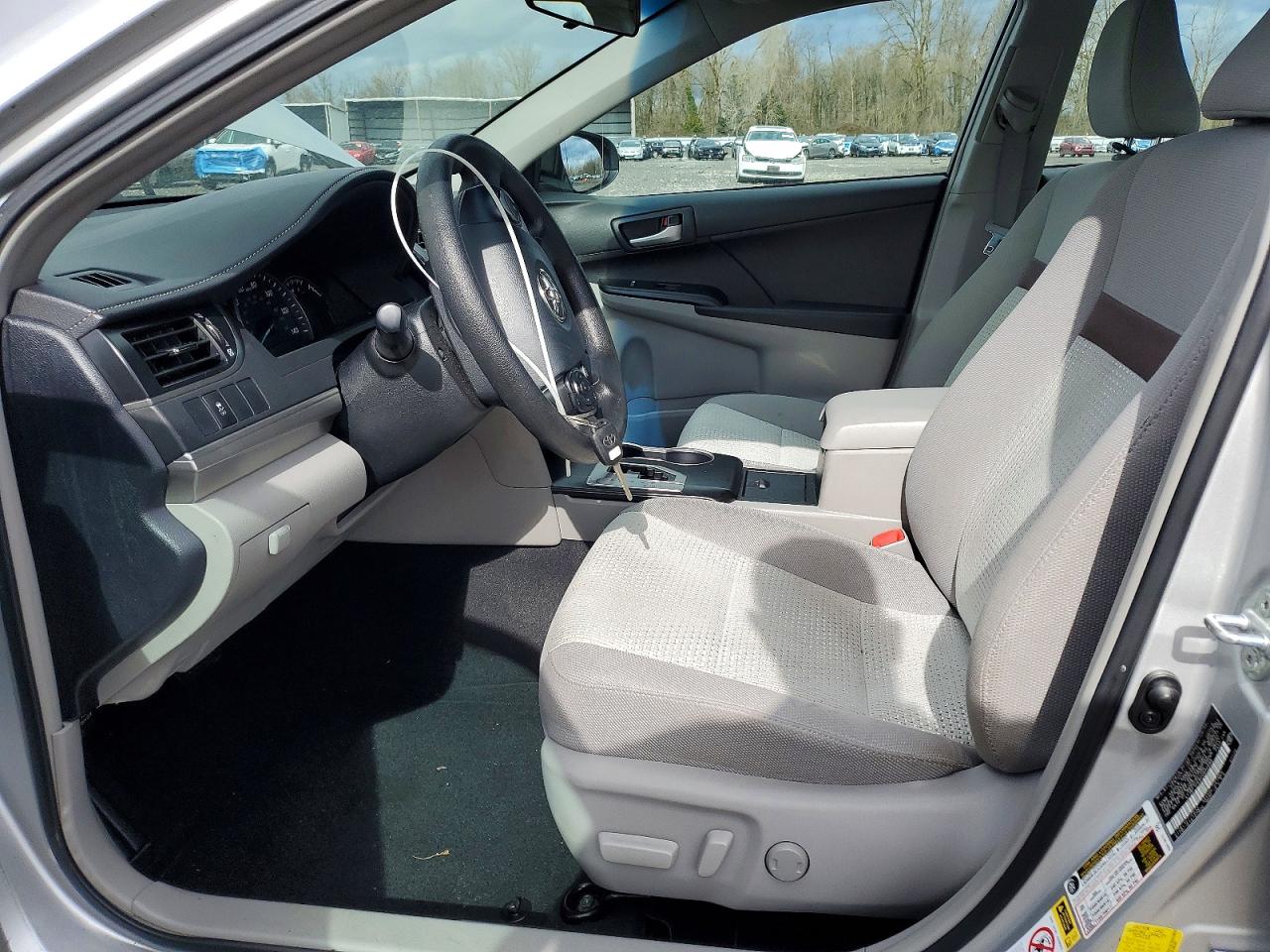 2012 TOYOTA CAMRY LE photo 13