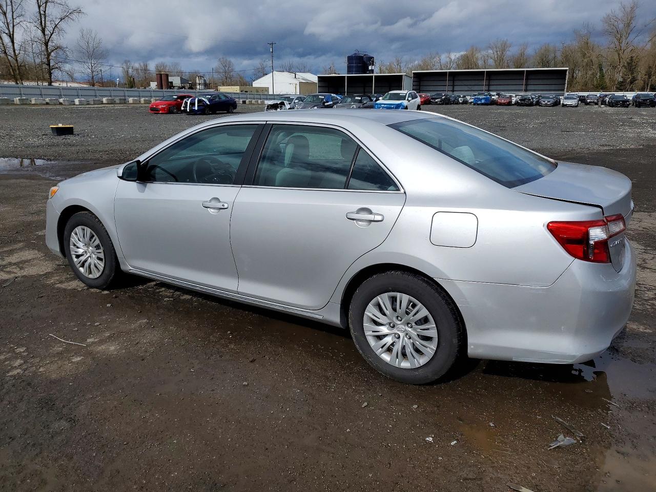 2012 TOYOTA CAMRY LE photo 3