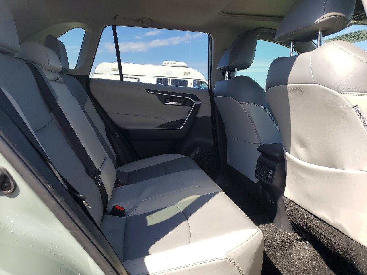 2021 TOYOTA RAV4 XLE PREMIUM photo 21