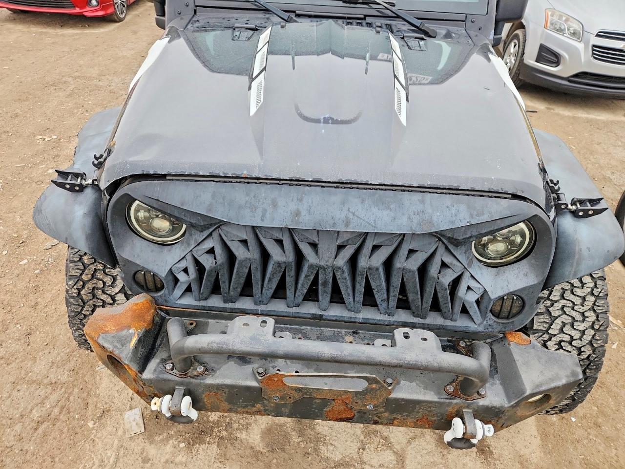 2013 JEEP WRANGLER UNLIMITED SAHARA photo 12