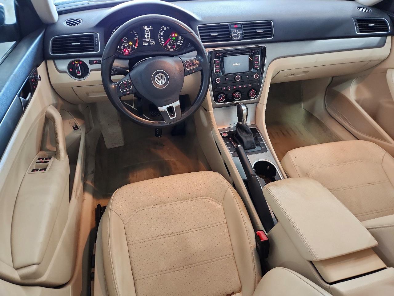 2014 VOLKSWAGEN PASSAT SE photo 15