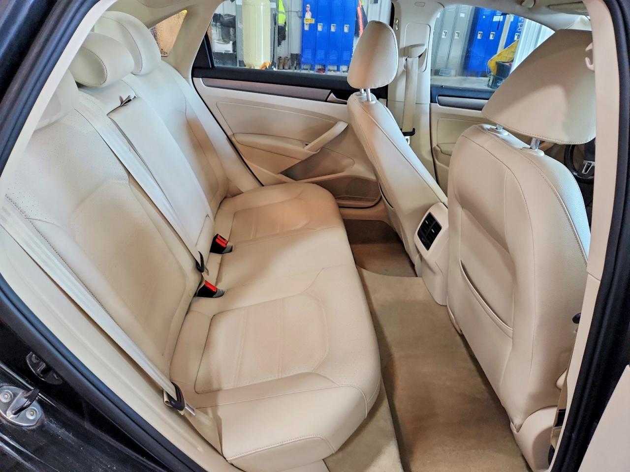 2014 VOLKSWAGEN PASSAT SE photo 19