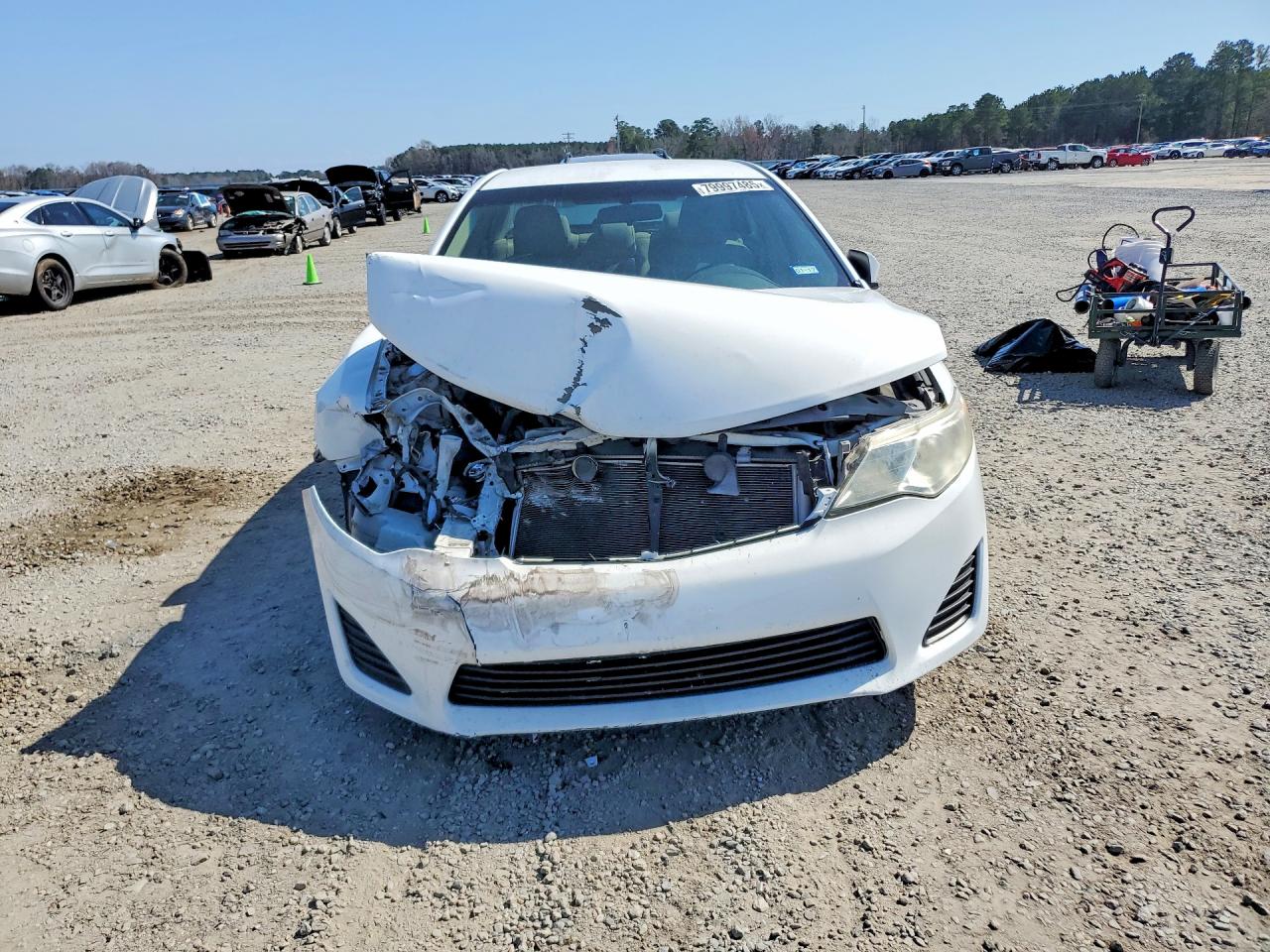 2014 TOYOTA CAMRY LE photo 5