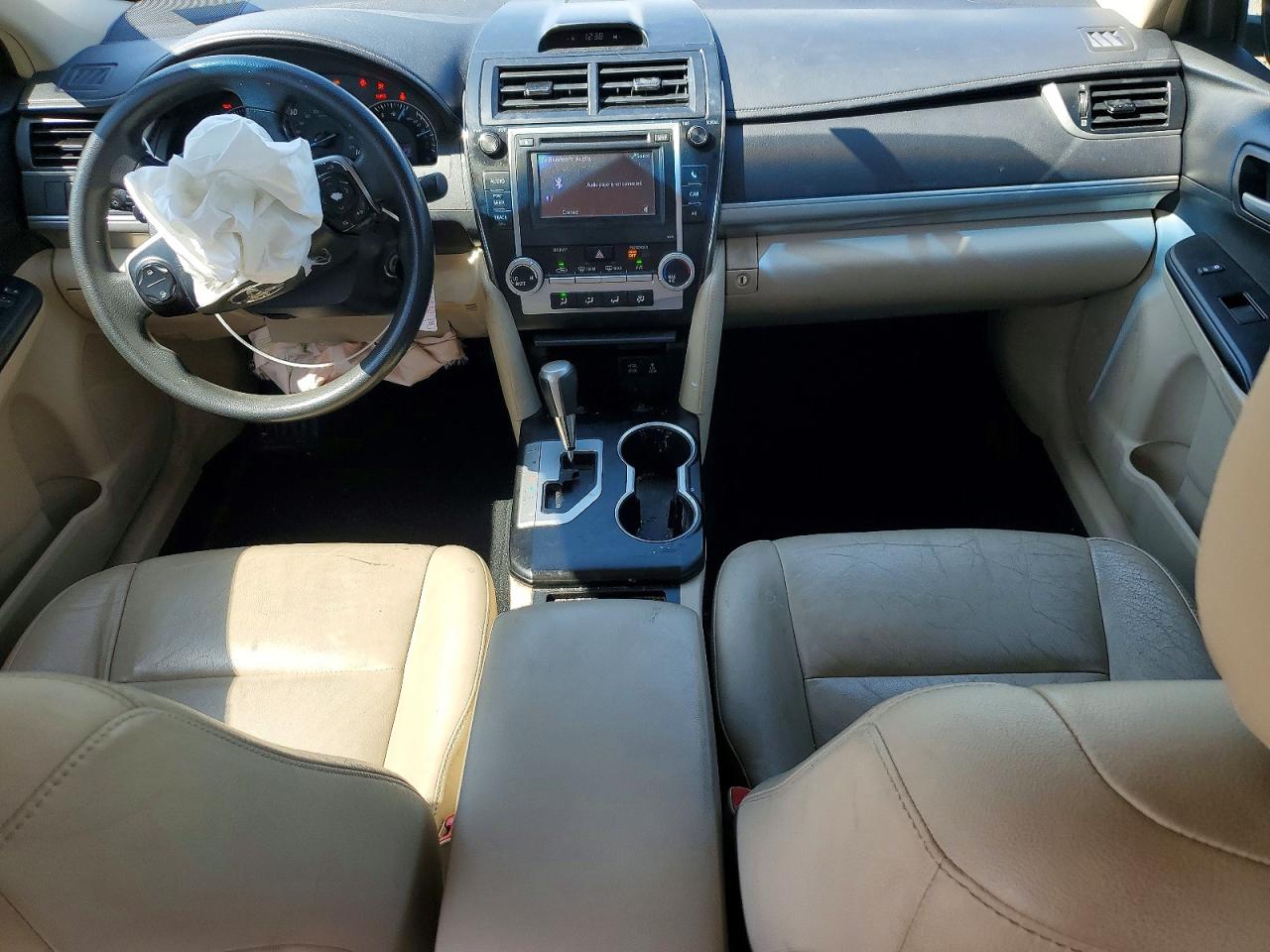 2014 TOYOTA CAMRY LE photo 8