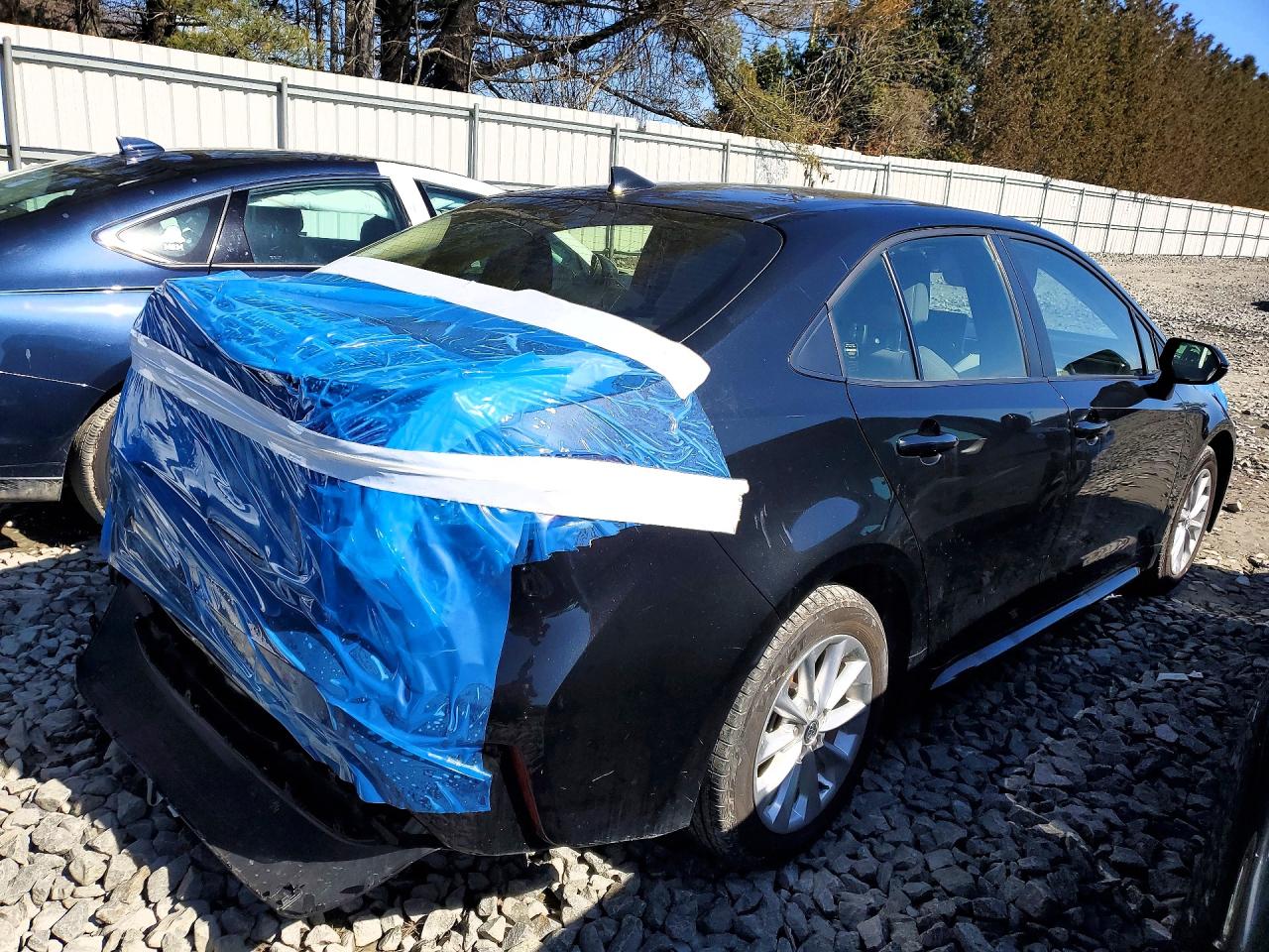 2022 TOYOTA COROLLA LE photo 3