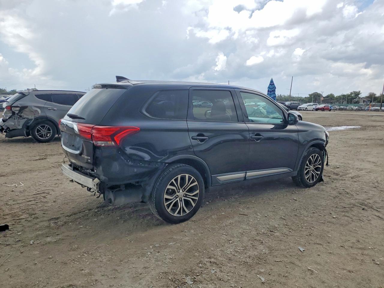 2018 MITSUBISHI OUTLANDER SE photo 3