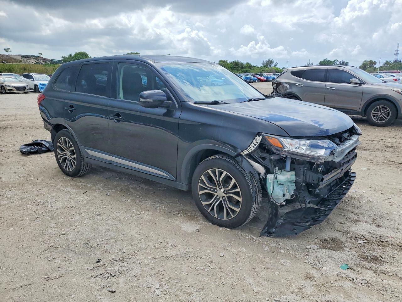 2018 MITSUBISHI OUTLANDER SE photo 4