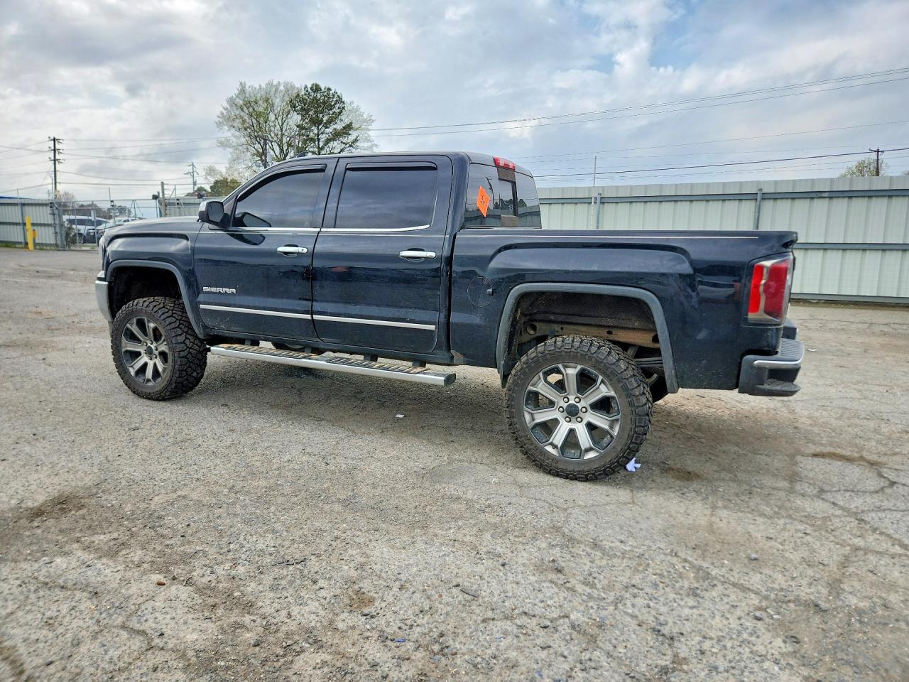 2017 GMC SIERRA K1500 SLT photo 2