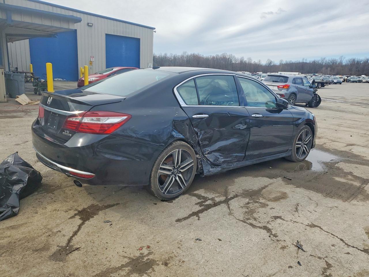 2017 HONDA ACCORD TOURING photo 3