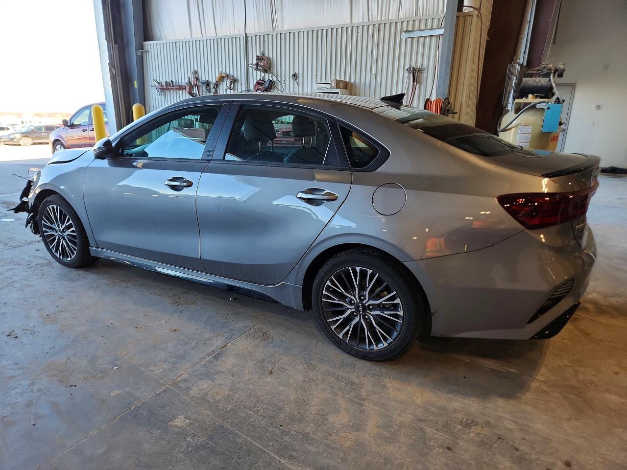 2023 KIA FORTE GT-LINE photo 2
