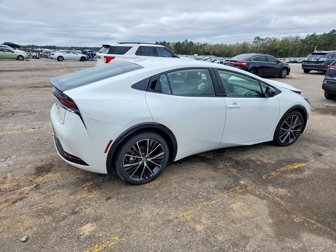 2025 TOYOTA PRIUS XLE photo 5