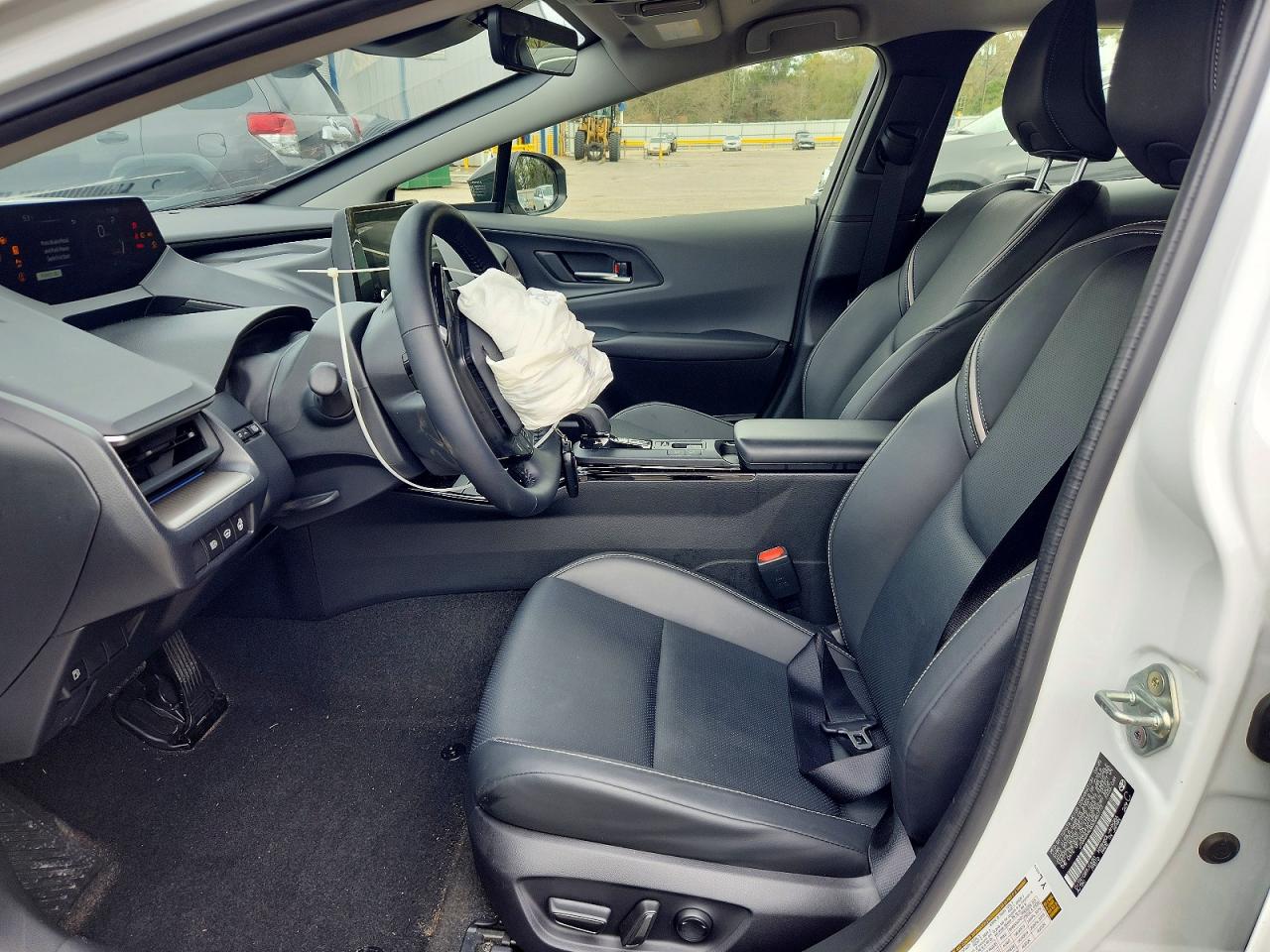 2025 TOYOTA PRIUS XLE photo 13
