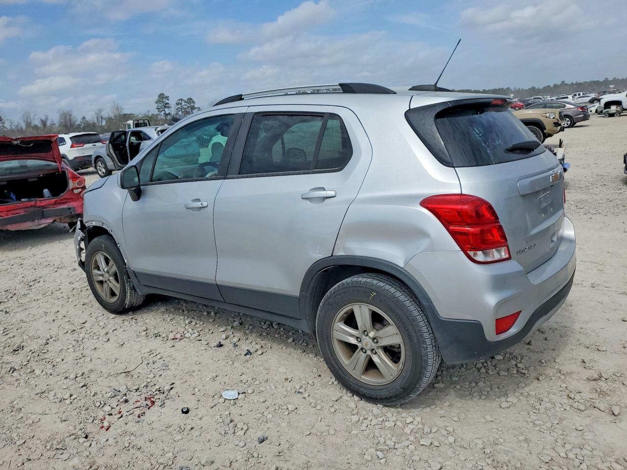 2021 CHEVROLET TRAX 1LT photo 4