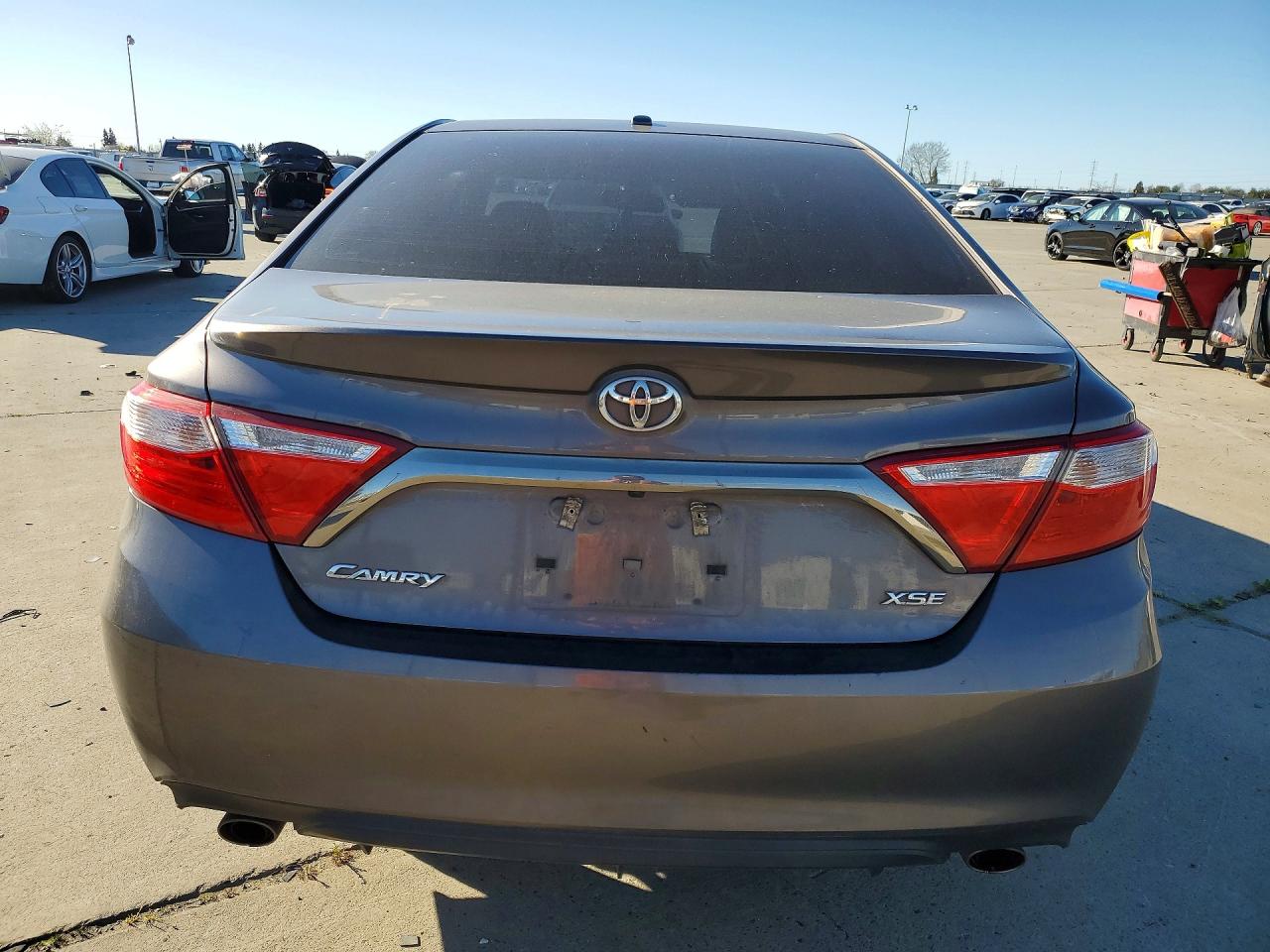 2015 TOYOTA CAMRY XSE V6 photo 6