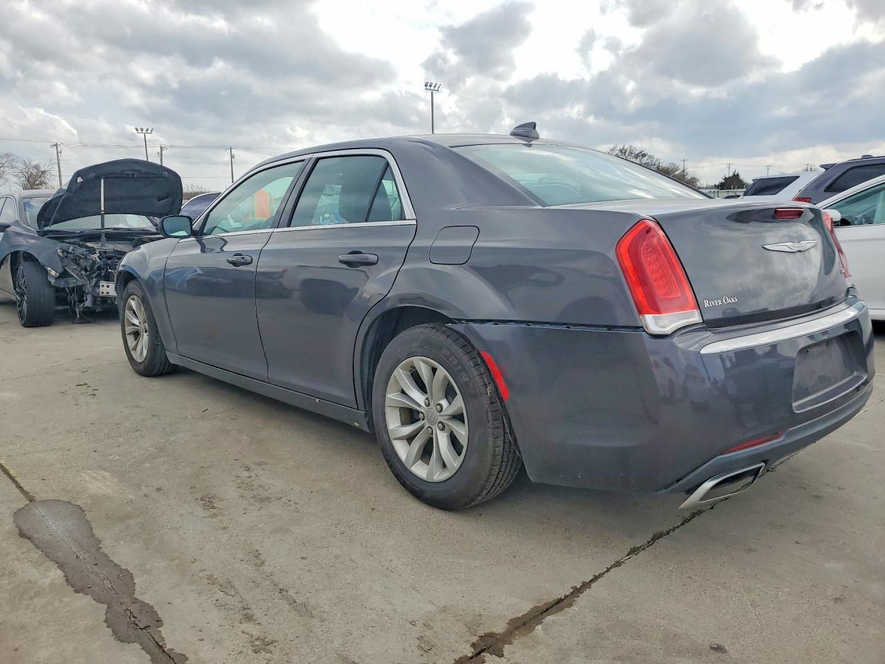 2015 CHRYSLER 300 LIMITED photo 2