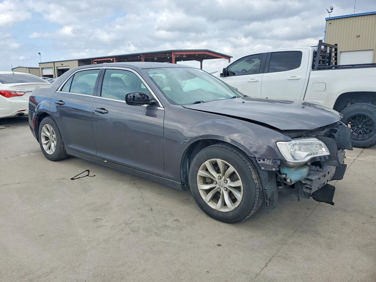 2015 CHRYSLER 300 LIMITED photo 4