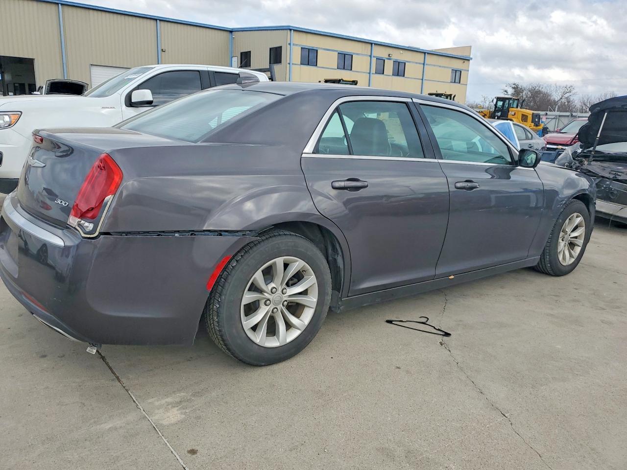 2015 CHRYSLER 300 LIMITED photo 3