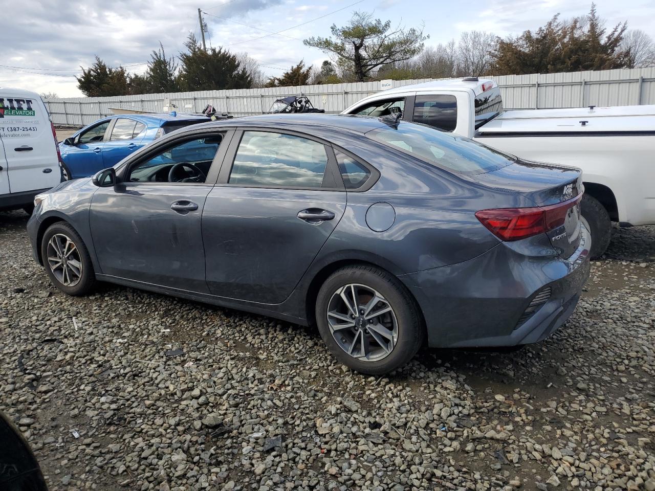 2023 KIA FORTE photo 2