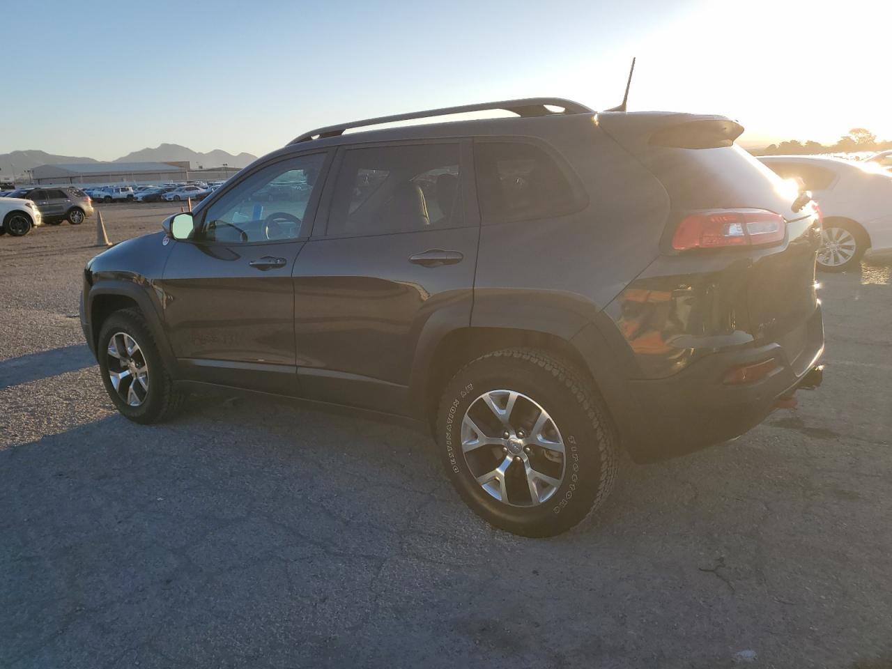 2016 JEEP CHEROKEE TRAILHAWK photo 3