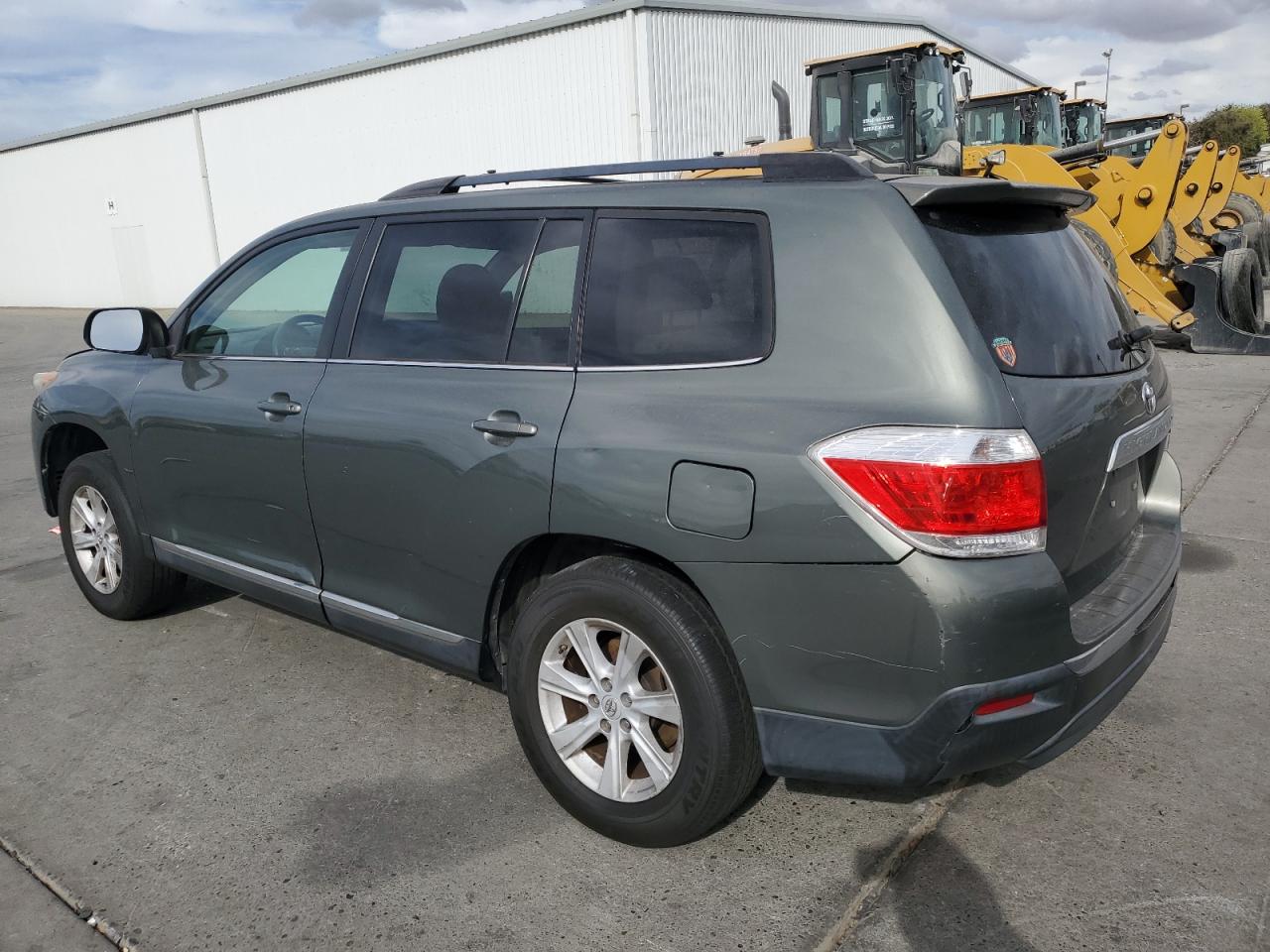 2013 TOYOTA HIGHLANDER BASE photo 2